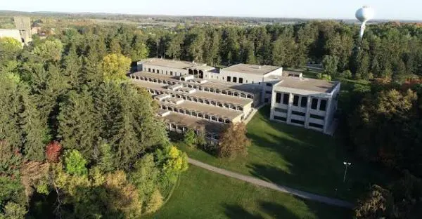 TRƯỜNG TRUNG HỌC SAINT JOHN'S PREPARATORY SCHOOL BANG MINNESOTA