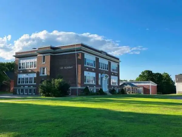 TRƯỜNG TRUNG HỌC LEE ACADEMY – BANG MAINE
