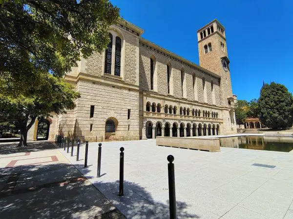 The University of Western Australia (UWA)