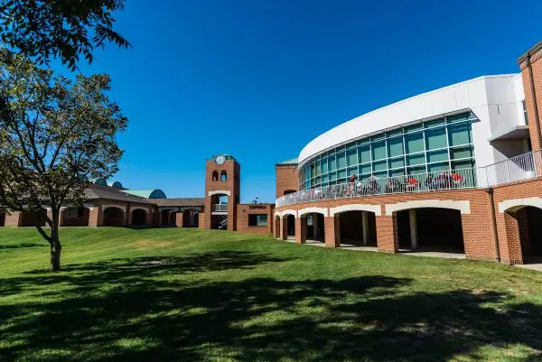 TRƯỜNG TRUNG HỌC SAINT STANISLAUS HIGH SCHOOL BANG MISSISSIPPI