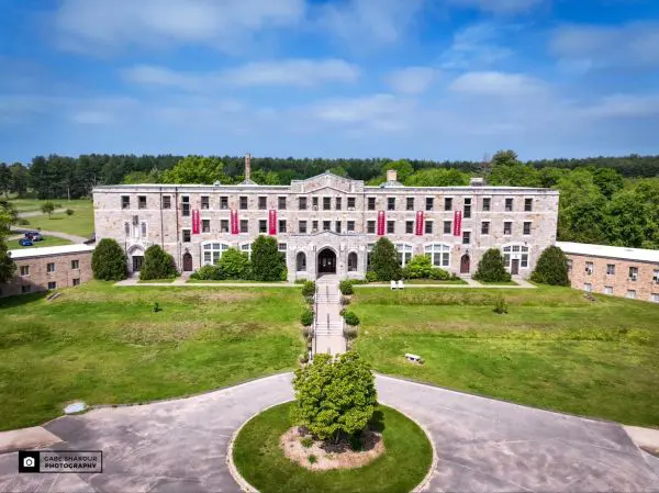 TRƯỜNG TRUNG HỌC THE MACDUFFIE SCHOOL BANG MASSACHUSETTS