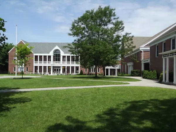 TRƯỜNG TRUNG HỌC THE WOODSTOCK ACADEMY BANG CONNECTICUT